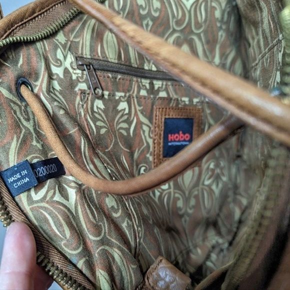 Vtg Hobo International Large Pebbled Leather Teardrop Crossbody Sling - Picture 10 of 16